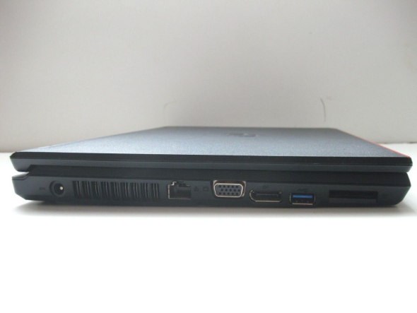 Ноутбук Fujitsu Lifebook E544 / 14&quot; (1366x768) TN / Intel Core i3-4000M (2 (4) ядра по 2.4 GHz) / 8 GB DDR3 / 128 GB SSD + 500 GB HDD / Intel HD Graphics 4600 / WebCam - 5