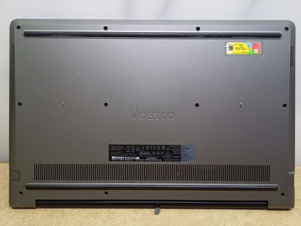 Игровой ноутбук Б-класс Dell Vostro 5568 / 15.6&quot; (1920x1080) IPS / Intel Core i7-7500U (2 (4) ядра по 2.7 - 3.5 GHz) / 16 GB DDR4 / 256 GB SSD / nVidia GeForce 940MX, 4 GB GDDR5, 64-bit / WebCam - 8