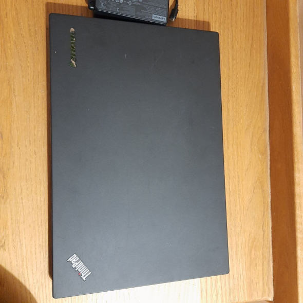 Ноутбук Lenovo ThinkPad T550 / 15.6&quot; (1366x768) TN / Intel Core i5-5200U (2 (4) ядра по 2.2 - 2.7 GHz) / 8 GB DDR3 / 256 GB SSD / Intel HD Graphics 5500 / WebCam / miniDP / Две батареи - 3