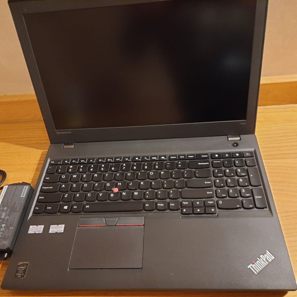 Ноутбук Lenovo ThinkPad T550 / 15.6&quot; (1920x1080) TN / Intel Core i5-5300U (2 (4) ядра по 2.3 - 2.9 GHz) / 8 GB DDR3 / 256 GB SSD / Intel HD Graphics 5500 / WebCam / miniDP / Две батареи - 2