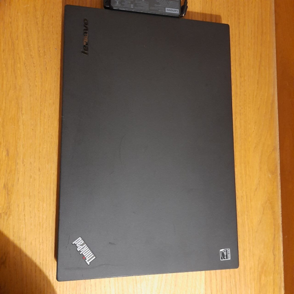 Ноутбук Lenovo ThinkPad T550 / 15.6&quot; (1920x1080) TN / Intel Core i5-5300U (2 (4) ядра по 2.3 - 2.9 GHz) / 8 GB DDR3 / 256 GB SSD / Intel HD Graphics 5500 / WebCam / miniDP / Две батареи - 3