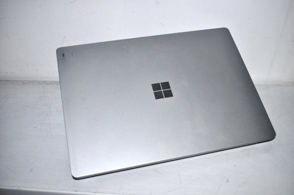 Ультрабук Microsoft Surface Laptop 1769 / 13.5&quot; (2256x1504) IPS Touch / Intel Core i5-7300U (2 (4) ядра по 2.6 - 3.5 GHz) / 8 GB DDR3 / 128 GB SSD / Intel UHD Graphics 620 / WebCam / Windows 11 Pro - 26