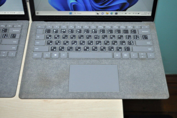 Ультрабук Microsoft Surface Laptop 1769 / 13.5&quot; (2256x1504) IPS Touch / Intel Core i5-7300U (2 (4) ядра по 2.6 - 3.5 GHz) / 8 GB DDR3 / 128 GB SSD / Intel UHD Graphics 620 / WebCam / Windows 11 Pro - 17