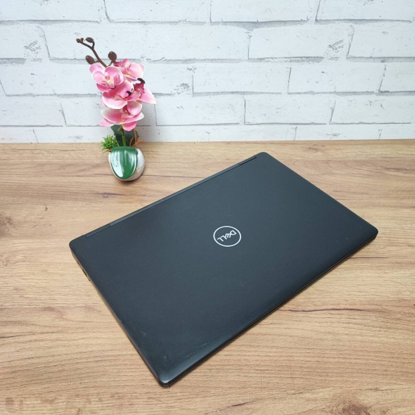 Ноутбук Б-класс Dell Latitude 5590 / 15.6&quot; (1920x1080) TN / Intel Core i7-8650U (4 (8) ядра по 1.9 - 4.2 GHz) / 16 GB DDR4 / 240 GB SSD / Intel HD Graphics 620 / WebCam / VGA - 5