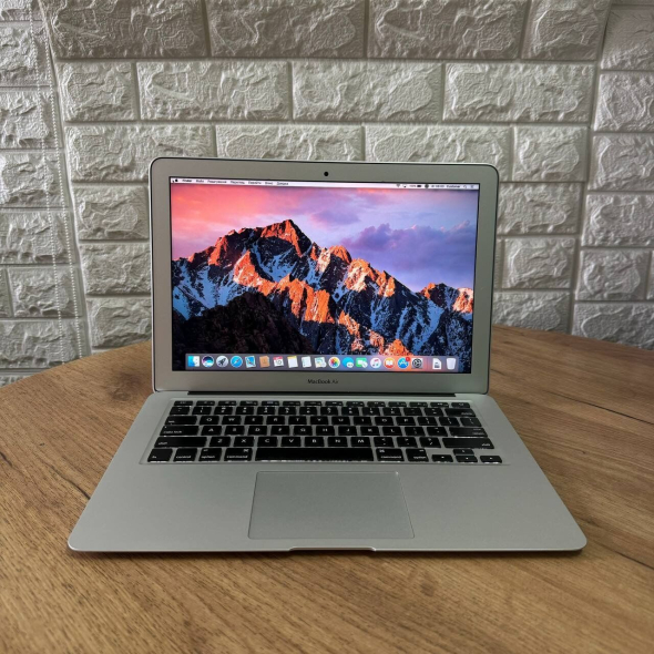 Ультрабук Apple MacBook Air 13 A1466 2017 / 13.3&quot; (1440x900) IPS / Intel Core i5-5350U (2 (4) ядра по 1.8 - 2.9 GHz) / 8 GB DDR4 / 256 GB SSD / Intel HD Graphics 6000 / WebCam / macOS - 2