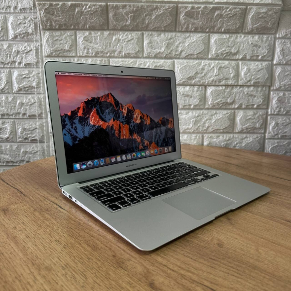 Ультрабук Apple MacBook Air 13 A1466 2017 / 13.3&quot; (1440x900) IPS / Intel Core i5-5350U (2 (4) ядра по 1.8 - 2.9 GHz) / 8 GB DDR4 / 256 GB SSD / Intel HD Graphics 6000 / WebCam / macOS - 4