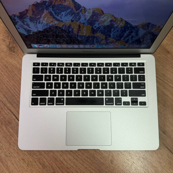 Ультрабук Apple MacBook Air 13 A1466 2017 / 13.3&quot; (1440x900) IPS / Intel Core i5-5350U (2 (4) ядра по 1.8 - 2.9 GHz) / 8 GB DDR4 / 256 GB SSD / Intel HD Graphics 6000 / WebCam / macOS - 7