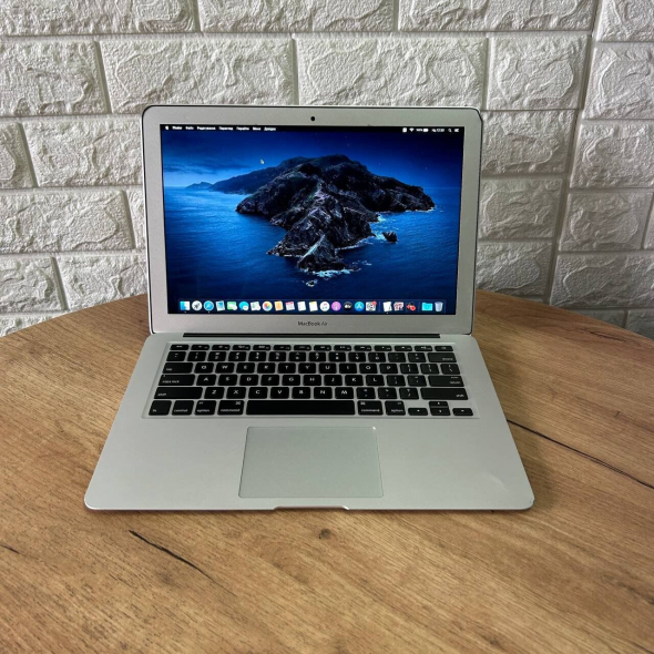 Ультрабук Б-класс Apple MacBook Air 13 A1466 2017 / 13.3&quot; (1440x900) IPS / Intel Core i5-5350U (2 (4) ядра по 1.8 - 2.9 GHz) / 8 GB DDR4 / 120 GB SSD / Intel HD Graphics 6000 / WebCam / macOS - 2