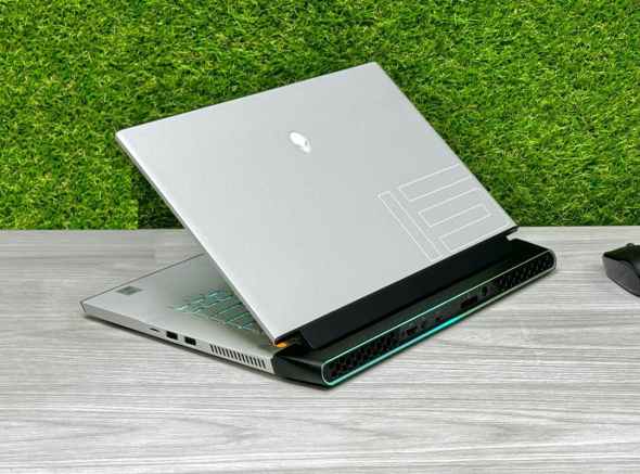 Игровой ноутбук Dell Alienware m15 R3 / 15.6&quot; (1920x1080) IPS / Intel Core i7-10875H (8 (16) ядер по 2.3 - 5.1 GHz) / 32 GB DDR4 / 1000 GB SSD M.2 / nVidia GeForce RTX 2070, 8 GB GDDR6, 256-bit / WebCam - 7