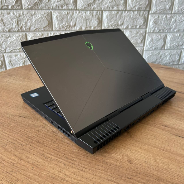 Ігровий ноутбук Dell Alienware 13 R3/ 13.3 &quot; (1920x1080) IPS / Intel Core i7-7700HQ (4 (8) ядра по 2.8 - 3.8 GHz) / 16 GB DDR4 / 512 GB SSD / nVidia GeForce GTX 1060, 6 GB GDDR5, 192-bit / WebCam - 6