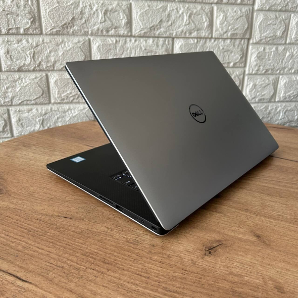 Ігровий ноутбук Dell XPS 15 9560 / 15.6 &quot; (1920x1080) IPS Touch / Intel Core i7-7700HQ (4 (8) ядра по 2.8 - 3.8 GHz) / 16 GB DDR4 / 512 GB SSD / nVidia GeForce GTX 1050, 4 GB GDDR5, 128-bit / WebCam - 6