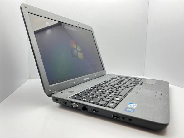 Ноутбук Samsung R530 / 15.6&quot; (1366x768) TN / Intel Pentium T4500 (2 ядра по 2.3 GHz) / 4 GB DDR3 / 250 GB HDD / Intel HD Graphics / WebCam - 3