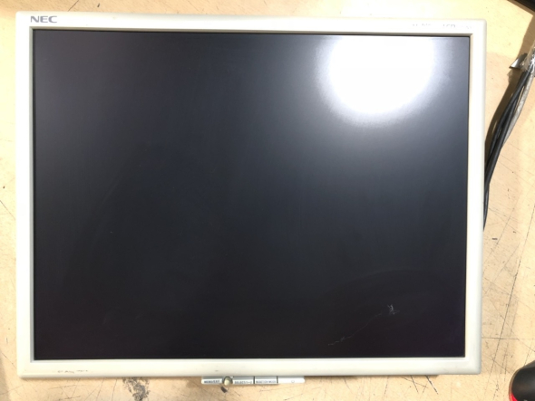 20&quot; NEC 2070NX - 3