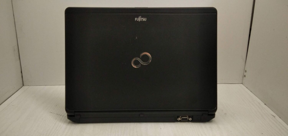 Ноутбук Fujitsu LifeBook E734 / 13.3&quot; (1366x768) TN / Intel Core i5-3230M (2 (4) ядра по 2.6 - 3.2 GHz) / 4 GB DDR3 / 320 GB HDD / Intel HD Graphics 4000 / WebCam - 6
