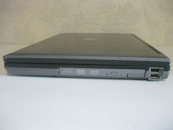 Ноутбук Dell Latitude D830 / 15.4&quot; (1280x800) TN / Intel Core 2 Duo T7250 (2 ядра по 2.0 GHz) / 4 GB DDR2 / 320 GB HDD / Intel GMA X3100 Graphics / DVD-RW - 5