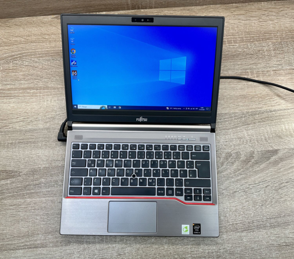 Ноутбук Fujitsu LifeBook E734 / 13.3&quot; (1366x768) TN / Intel Core i5-4300M (2 (4) ядра по 2.6 - 3.3 GHz) / 8 GB DDR3 / 120 GB SSD / Intel HD Graphics 4600 / WebCam / Windows 10 Pro - 2