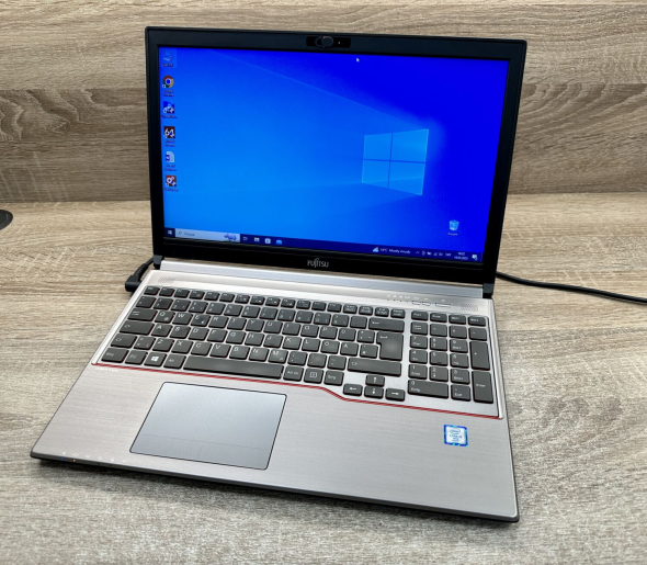 Ноутбук Fujitsu LifeBook E754 / 15.6&quot; (1366x768) TN / Intel Core i5-4300M (2 (4) ядра по 2.6 - 3.3 GHz) / 8 GB DDR3 / 240 GB SSD / Intel HD Graphics 4600 / HDMI / Win 10 Pro - 2
