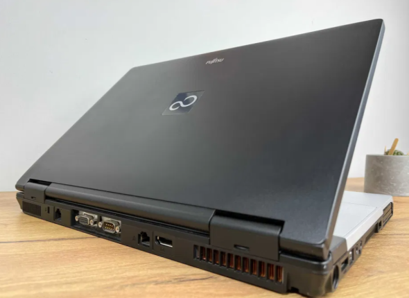 Ноутбук Fujitsu LifeBook E780 / 15.6&quot; (1366x768) TN / Intel Core i5-520M (2 (4) ядра по 2.4 - 2.93 GHz) / 8 GB DDR3 / 128 GB SSD / Intel HD Graphics / WebCam / DVD-ROM / Win 10 Pro - 3