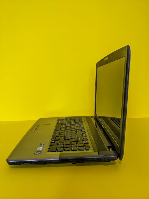 Ноутбук Medion Akoya E7220 / 17.3&quot; (1600x900) TN / Intel Core i3-2310M (2 (4) ядра по 2.1 GHz) / 8 GB DDR3 / 120 GB SSD + 250 GB HDD / Intel HD Graphics / WebCam / USB 3.0 - 4