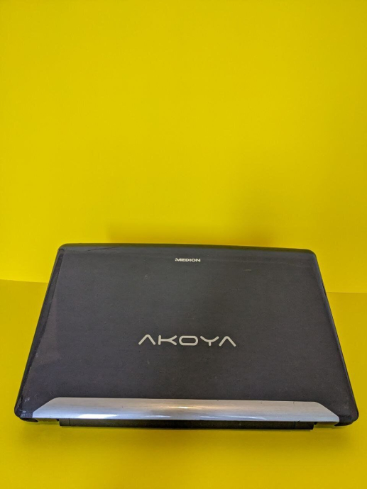 Ноутбук Medion Akoya E7220 / 17.3&quot; (1600x900) TN / Intel Core i3-2310M (2 (4) ядра по 2.1 GHz) / 8 GB DDR3 / 120 GB SSD + 250 GB HDD / Intel HD Graphics / WebCam / USB 3.0 - 6
