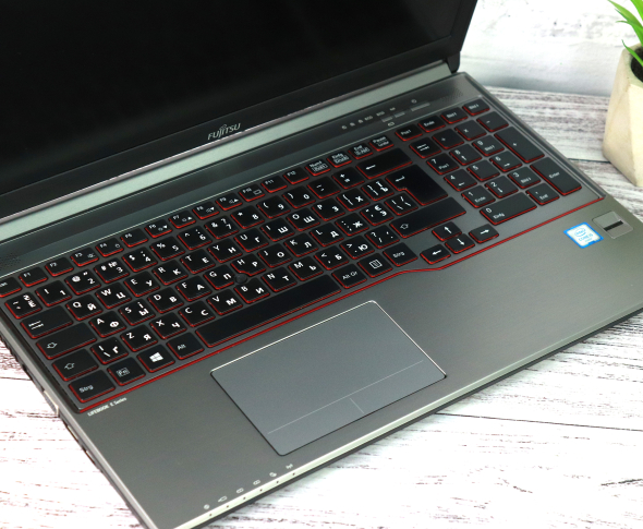 Ноутбук 15.6&quot; Fujitsu LifeBook E756 Intel Core i5-6200U 8Gb RAM 256Gb SSD - 9