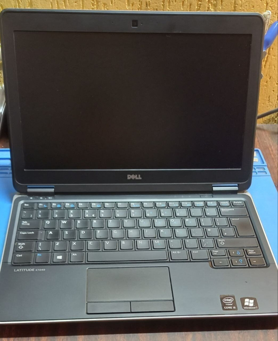 Нетбук Dell Latitude E7240 / 12.5&quot; (1366x768) TN / Intel Core i5-4310U (2 (4) ядра по 2.0 - 3.0 GHz) / 8 GB DDR3 / 128 GB SSD / Intel HD Graphics 4400 / WebCam / Windows 10 - 12