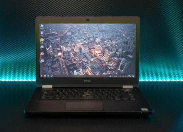 Ноутбук Б-класс Dell Latitude 3570 / 15.6&quot; (1366x768) TN / Intel Core i5-6200U (2 (4) ядра по 2.3 - 2.8 GHz) / 4 GB DDR3 / 500 GB HDD / Intel HD Graphics 520 / WebCam / HDMI - 2