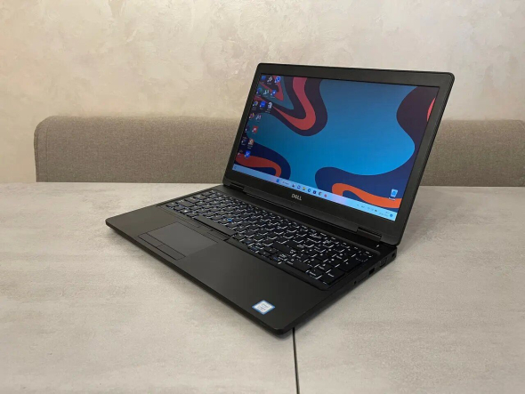 Ультрабук Dell Latitude 5590 / 15.6&quot; (1366x768) TN / Intel Core i5-8250U (4 (8) ядра по 1.6 - 3.4 GHz) / 16 GB DDR4 / 256 GB SSD / Intel UHD Graphics 620 / USB 3.1 / HDMI - 4