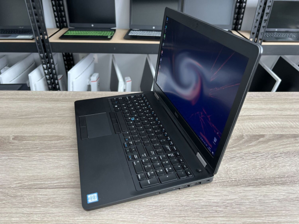 Мобильная рабочая станция Б-класс Dell Precision 3510 / 15.6&quot; (1920x1080) TN / Intel Core i7-6820HQ (4 (8) ядра по 2.7 - 3.6 GHz) / 16 GB DDR4 / 256 GB SSD / AMD Radeon R9 M360, 2 GB GDDR5, 128-bit / WebCam / HDMI - 4