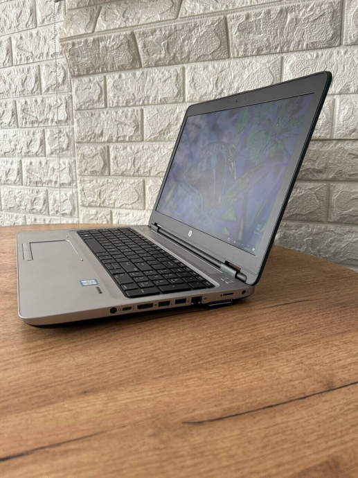 Ноутбук Б-класс HP ProBook 650 G2 / 15.6&quot; (1920x1080) TN / Intel Core i5-6300U (2 (4) ядра по 2.4 - 3.0 GHz) / 8 GB DDR4 / 256 GB SSD / Intel HD Graphics 520 / WebCam / USB Type-C - 5