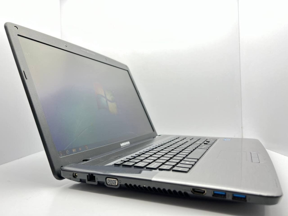 Ноутбук Б-класс Medion Akoya E7218 / 17.3&quot; (1600x900) TN / Intel Core i3-2310M (2 (4) ядра по 2.1 GHz) / 4 GB DDR3 / 500 GB HDD / Intel HD Graphics 3000 / WebCam / USB 3.0 - 3
