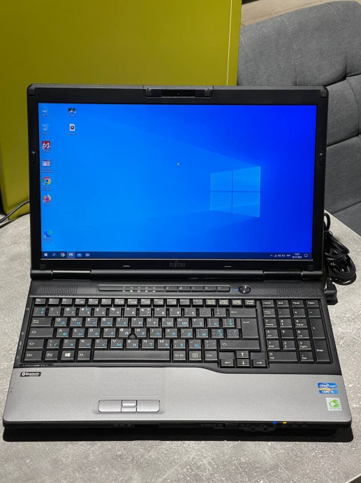 Ноутбук Fujitsu LifeBook E752 / 15.6&quot; (1600x900) TN / Intel Core i5-3210M (2 (4) ядра по 2.5 - 3.1 GHz) / 8 GB DDR3 / 120 GB SSD / Intel HD Graphics 4000 / WebCam - 2