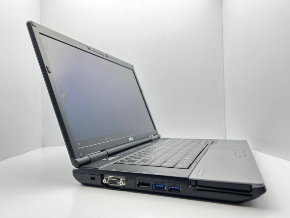 Ноутбук Б-класс Fujitsu LifeBook E752 / 15.6&quot; (1366x768) TN / Intel Core i5-3320M (2 (4) ядра по 2.6 - 3.3 GHz) / 4 GB DDR3 / 240 GB SSD / Intel HD Graphics 4000 / WebCam - 3